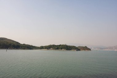 Sunny Bay Plajı 'ndaki doğa manzarası, Hong Kong 2 Aralık 2007