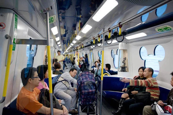 Hong Kong Disney Hattı MTR istasyonunda. 2 Aralık 2007