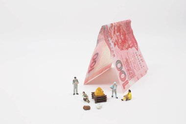 Dolar Bankasından Basit Kamp İzole Edildi