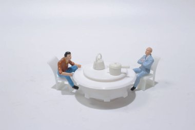 Lokantada yemek yerken yakın plan çekimler.