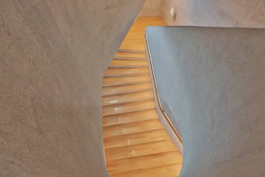 Tai Kwun 'daki sarmal merdiven, Merkez, Hong Kong 14 Eylül 2020