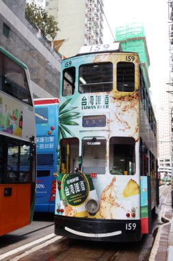 18 Eylül 2020 Çift güverte tramvayı, Hong Kong 'un en ünlü ulaşımı..