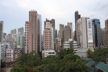 Yerel ve uluslararası alışverişin genel olarak daha düşük fiyatlarla bir karışımı. Yau Ma Tei, 23 Eylül 2020