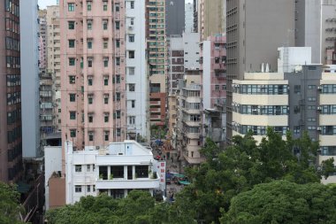 Yerel ve uluslararası alışverişin genel olarak daha düşük fiyatlarla bir karışımı. Yau Ma Tei, 23 Eylül 2020