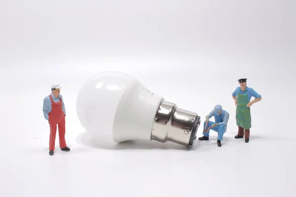 Een Business Creatief Idee Macht Energie Generator Concept Miniatuur Mensen — Stockfoto