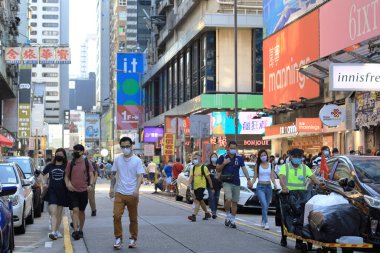 Mongkok bölgesi. Mong Kok, 3 Ekim 2020 'de eski ve yeni çok katlı binalarla karakterize edilmiştir.