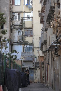 10 Ekim 2020 'de penceresi olan eski bir apartman dairesinde. Mong-kok, Hk