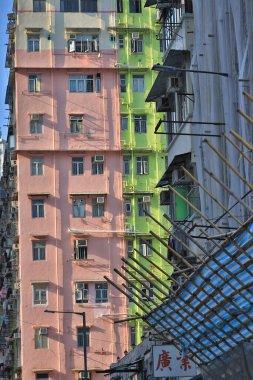 10 Ekim 2020 'de penceresi olan eski bir apartman dairesinde. Mong-kok, Hk
