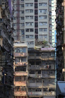 10 Ekim 2020 Hong Kong eski apartman binaları veya Tong Lau panel bloklarıdır.