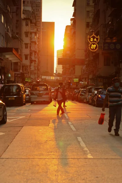 香港のモンコック通りの夕日2020年10月10日 — ストック写真