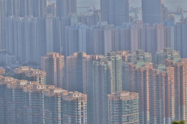 16 Ekim 2020 TKO, Hk 'deki apartman bloklarının şehir manzarası.