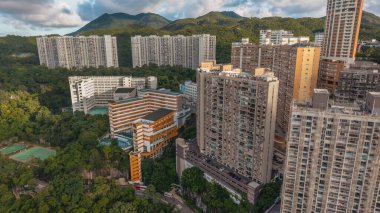 Hong Kong 'un sık kıyı bölgesinde yaşayan bir şehir.