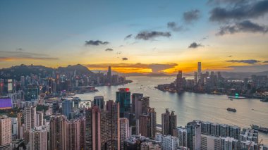 Victoria Limanı boyunca Hong Kong 'da vening Şehir Işıkları