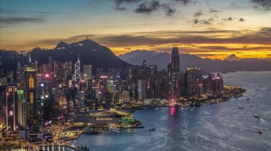 Canlı bir şehir manzarası, hareketli bir liman, parlayan gökdelenleri gösteriyor.,