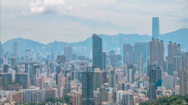 Canlı gece hayatı ve kültürüyle hareketli alışveriş bölgesi