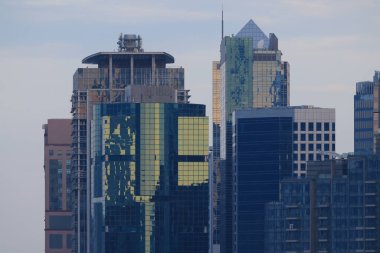 Victoria Limanı yakınlarındaki ticari ofis binaları