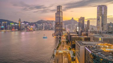 Hong Kong liman parkından gün batımına kadar.