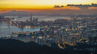 Hong Kong 'da Kowloon' un ufuk çizgisi ve sokakları