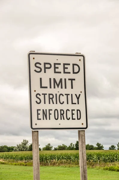 Podepsat Nechat Řidiči Vědí Striktně Vyžadováno Omezení Rychlosti — Stock fotografie