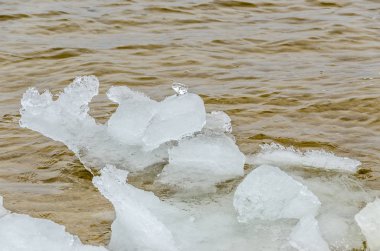 Kristal Berraklığında Buz Mücevheri