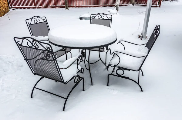 Karla kaplı Patio Mobilya