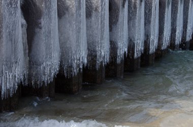 Bir İskele Boyunca Güzel Icicles