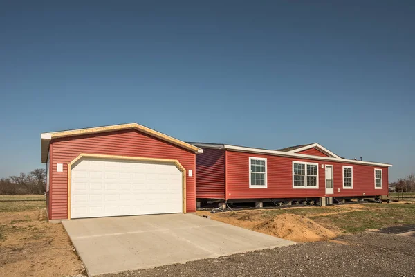 Nieuw aangekomen gefabriceerd huis — Stockfoto