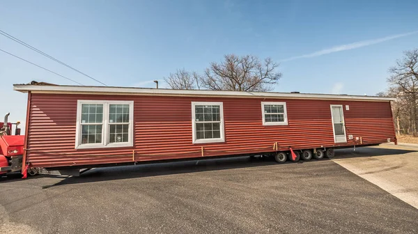 Arrivée de la moitié d'une maison — Photo