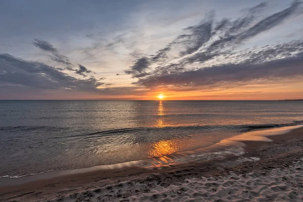 Michigan Gölü'nde Bahar Gün Batımı
