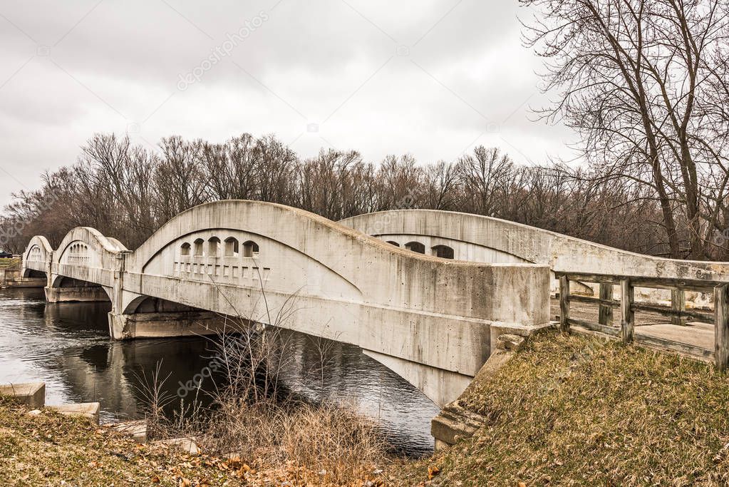 Three-span Camelback Bridge