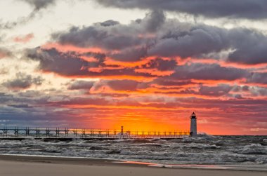 Ufuk TanınAğa Batan Güneş