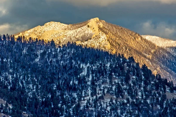 Montañas doradas en invierno — Foto de Stock