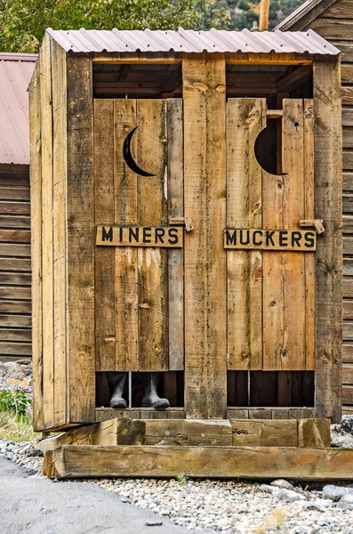 Gruvarbetare och Muckers utedass — Stockfoto