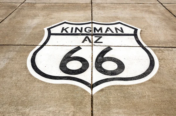 Маршрут 66 у Кінгмані (штат Арізона) — стокове фото