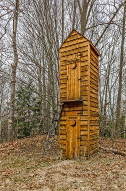 Seçmenler ve Politikacılar için İki Katlı Outhouse