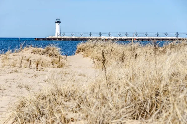 Manistee Luz no Lago Michigan — Fotografia de Stock