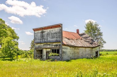 Yıpranmış Sahte Ön Bina