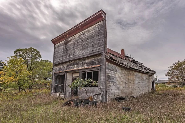 Moody Skies Over an Old Building — Stock Photo, Image