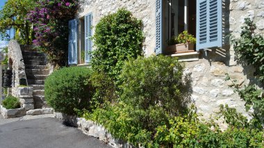 Eski ev güzel cephe