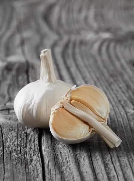Garlic cloves and bulbs — Stock Image Garlic Cloves Bulbs Stock Photo