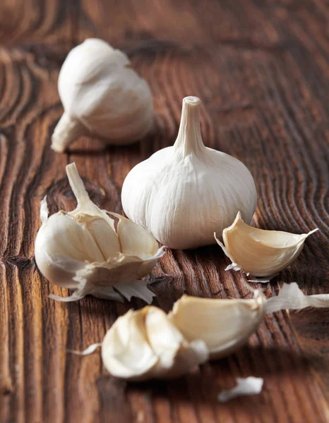 Knoblauchzehen Und Zwiebeln — Stockfoto