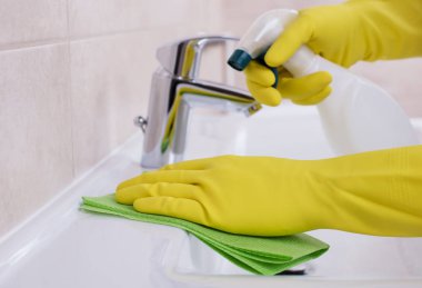 Lavabo temizlik ev işleri yaparak