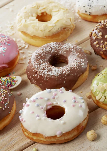 Donuts frescos de arriba —  Fotos de Stock