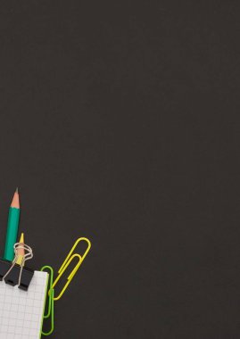 Kara tahta üzerinde ofis, banka donatımı