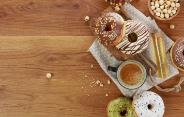 Tahtadaki lezzetli çörekler.