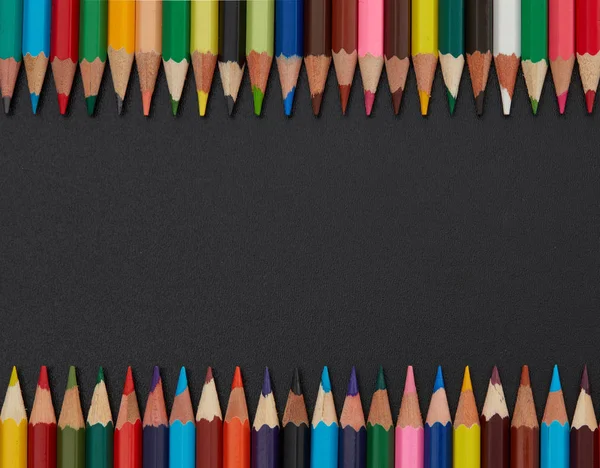 Çok Renkli Kalemler Çerçeve Üzerinde Yazı Tahtası — Stok fotoğraf