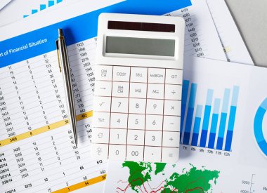 hesap makinesi ve finansal belgeler