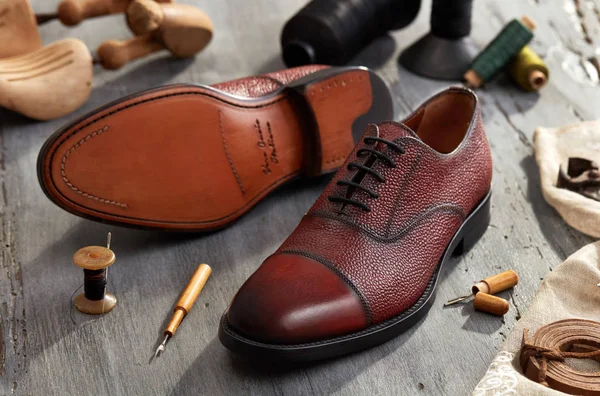 Scarpe Uomo Pelle Legno — Foto Stock