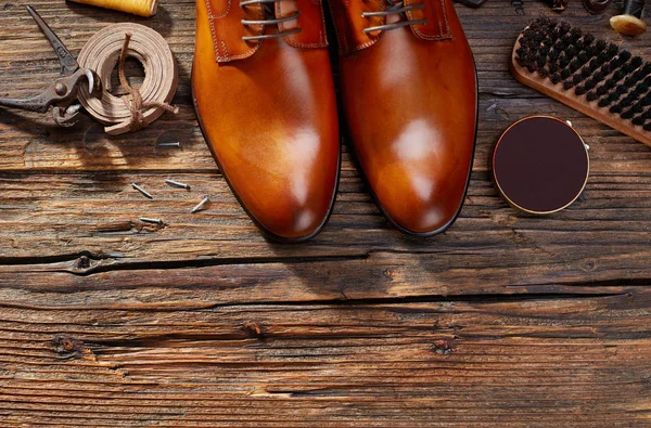 Men Leather Shoes Wood — Stock Photo, Image