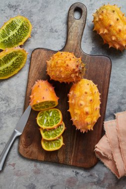 Kiwano meyve kesme tahtası